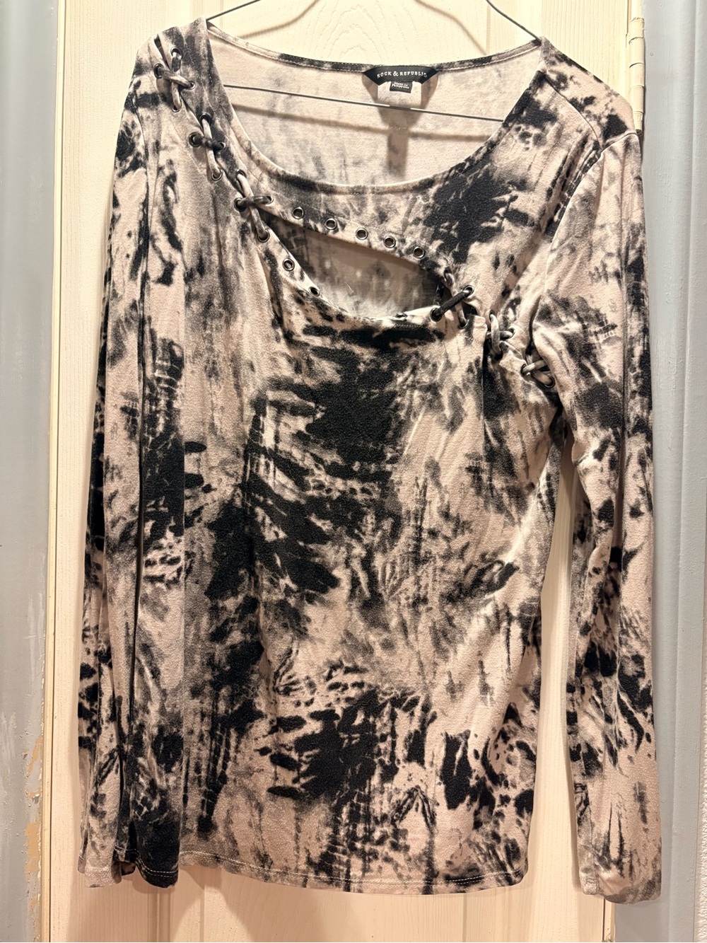 Rock & Republic Black & Cream Tie-Dye Lace-Up Long Sleeve Top